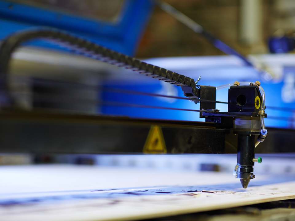 HNC3 kész CNC mart cégér részlet
